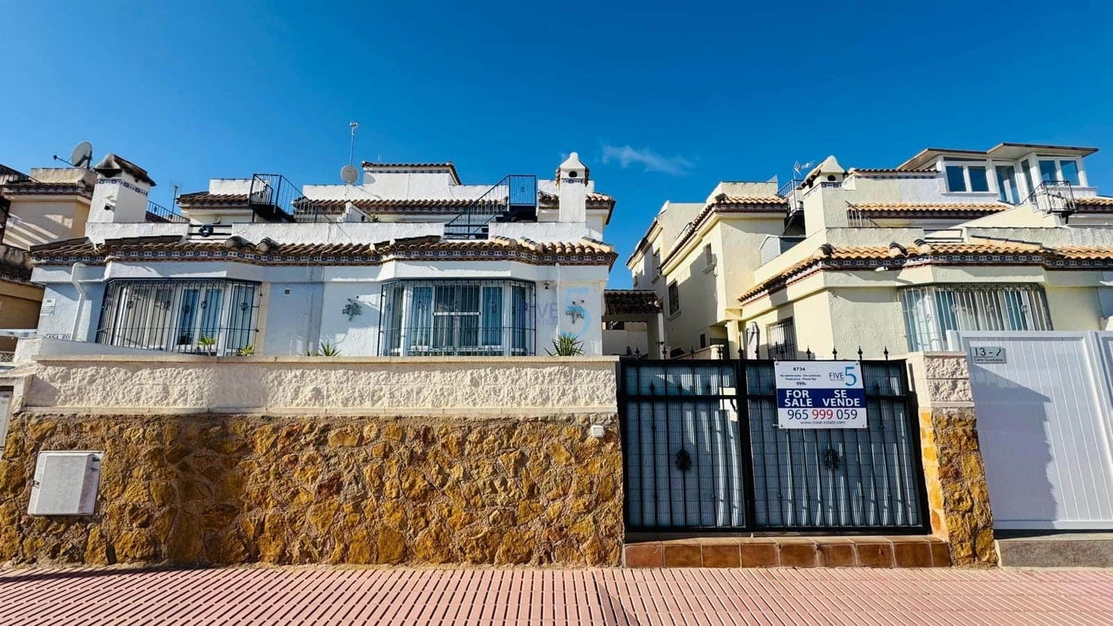 3 bedroom Townhouse for sale in Villamartin with pool garage - € 220,000 (Ref: 9447219)