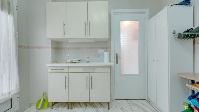 Casa de 3 habitaciones en Villamartin, Orihuela en venta con piscina garaje - 220.000 € (Ref: 9447219)