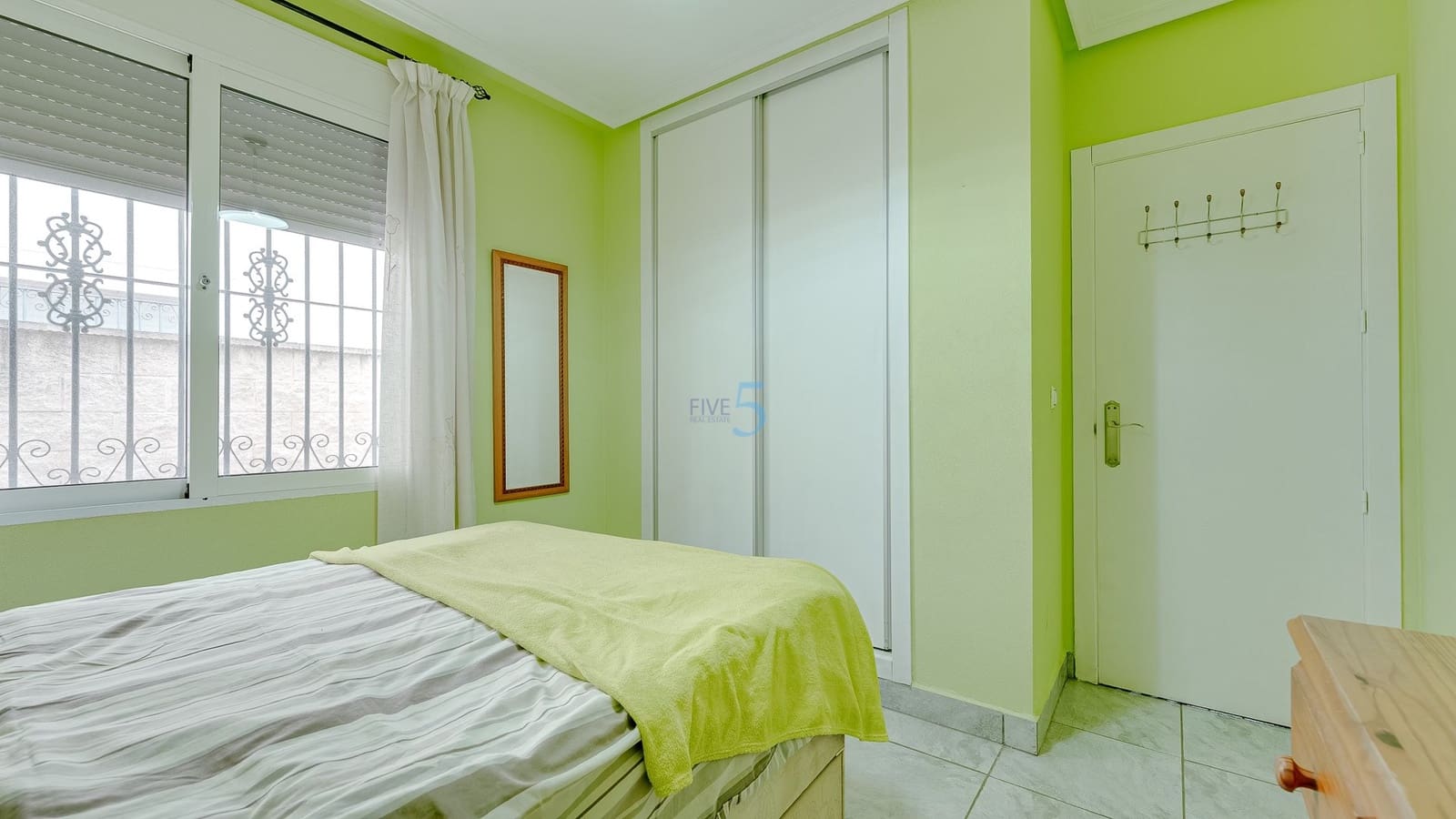 Casa de 3 habitaciones en Villamartin en venta con piscina garaje - 220.000 € (Ref: 9447219)