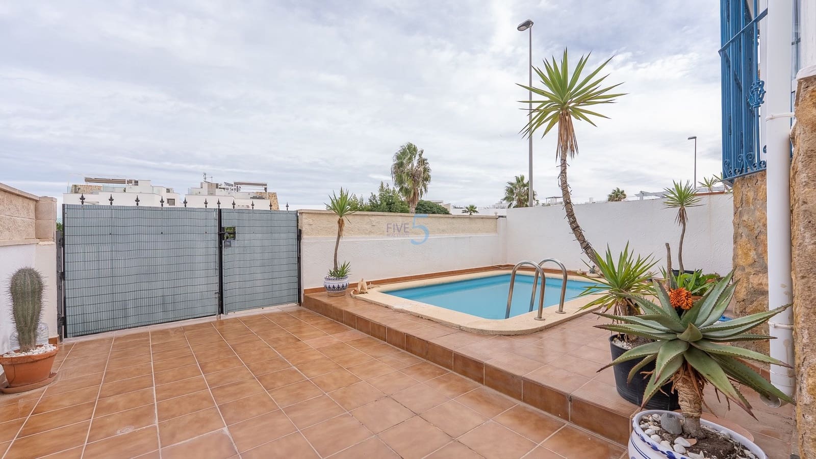 Casa de 3 habitaciones en Villamartin en venta con piscina garaje - 220.000 € (Ref: 9447219)