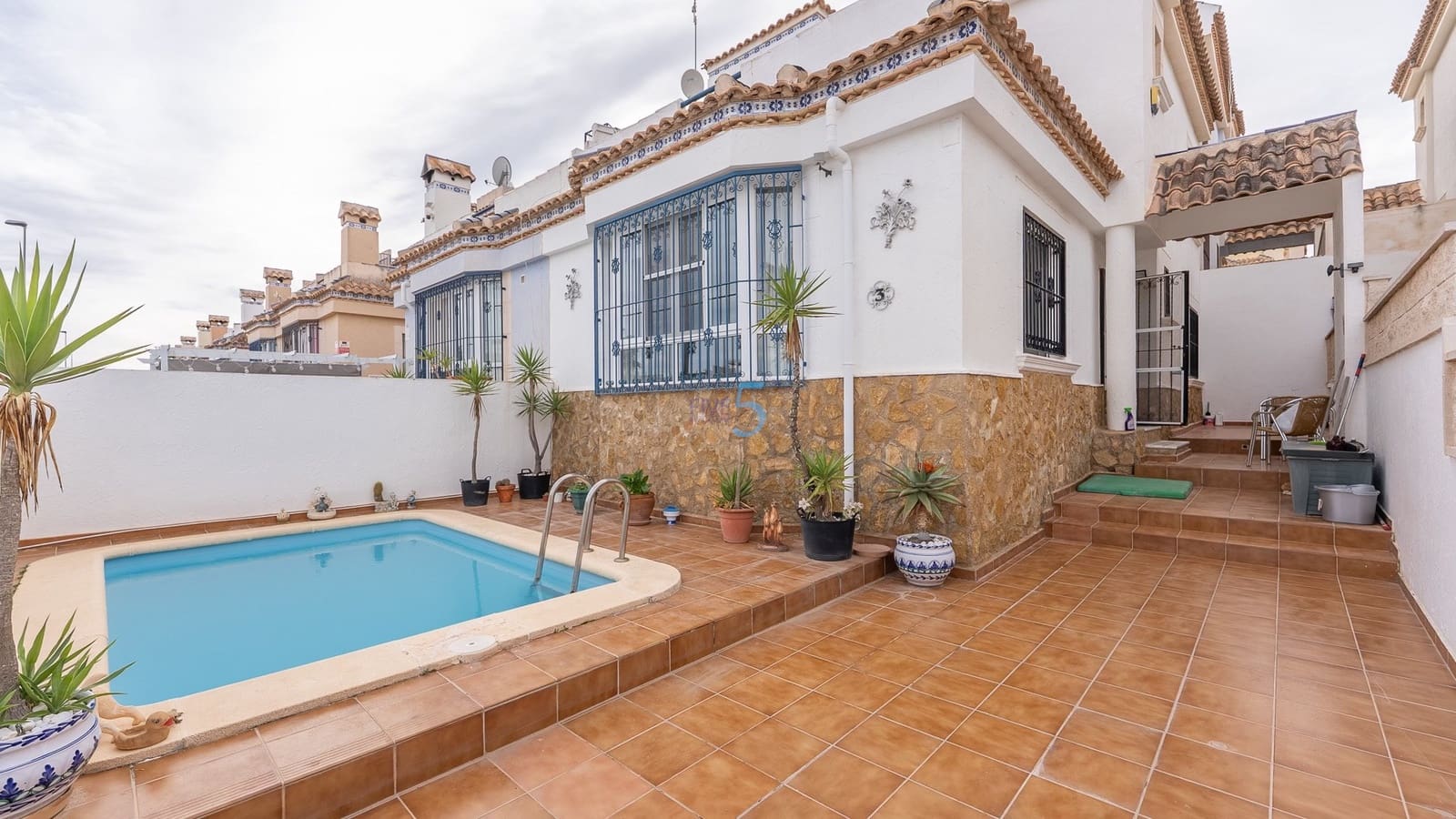 Casa de 3 habitaciones en Villamartin en venta con piscina garaje - 220.000 € (Ref: 9447219)