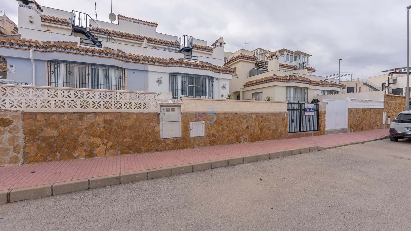 Casa de 3 habitaciones en Villamartin en venta con piscina garaje - 220.000 € (Ref: 9447219)