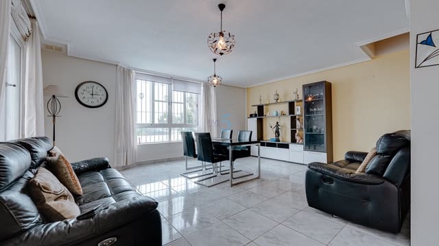 Casa de 3 habitaciones en Villamartin, Orihuela en venta con piscina garaje - 220.000 € (Ref: 9447219)