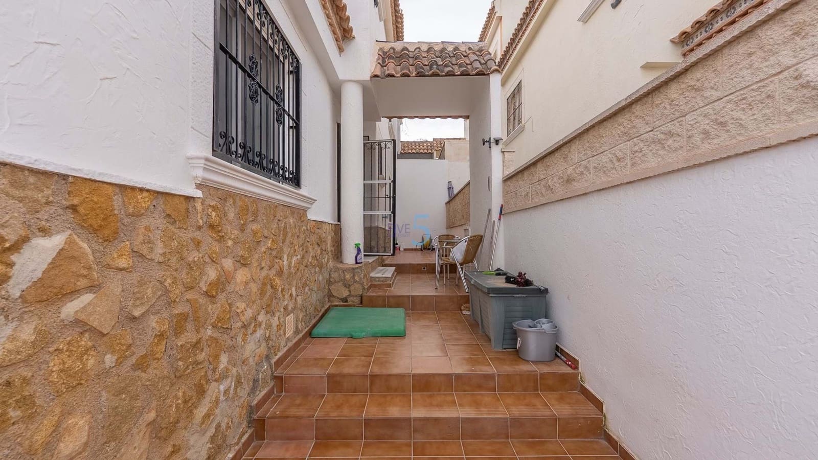 Casa de 3 habitaciones en Villamartin en venta con piscina garaje - 220.000 € (Ref: 9447219)
