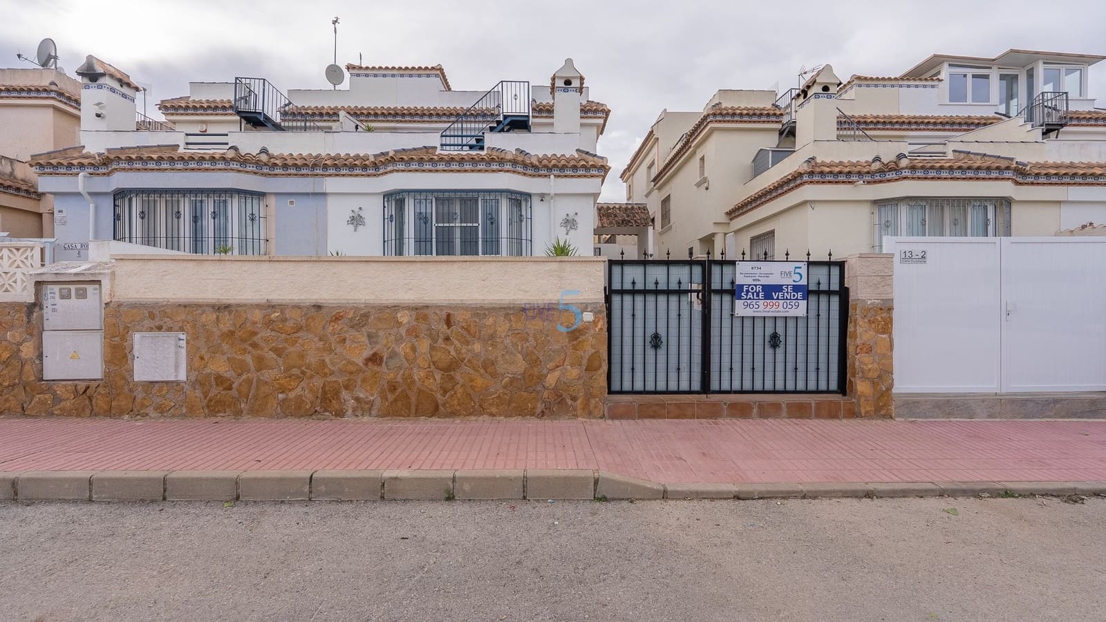 Casa de 3 habitaciones en Villamartin en venta con piscina garaje - 220.000 € (Ref: 9447219)