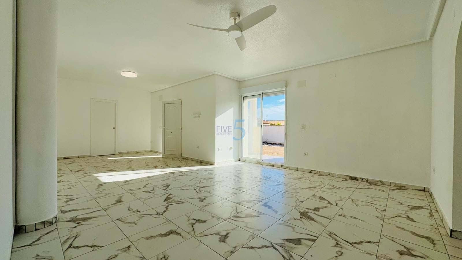 4 bedroom Villa for sale in Playa Flamenca with garage - € 509,000 (Ref: 9450021)