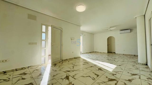 4 bedroom Villa for sale in Playa Flamenca, Orihuela with garage - € 509,000 (Ref: 9450021)