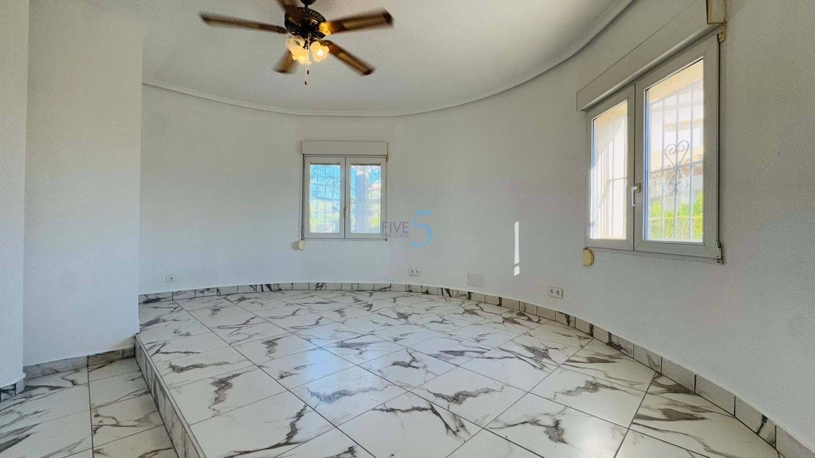 4 bedroom Villa for sale in Playa Flamenca with garage - € 509,000 (Ref: 9450021)