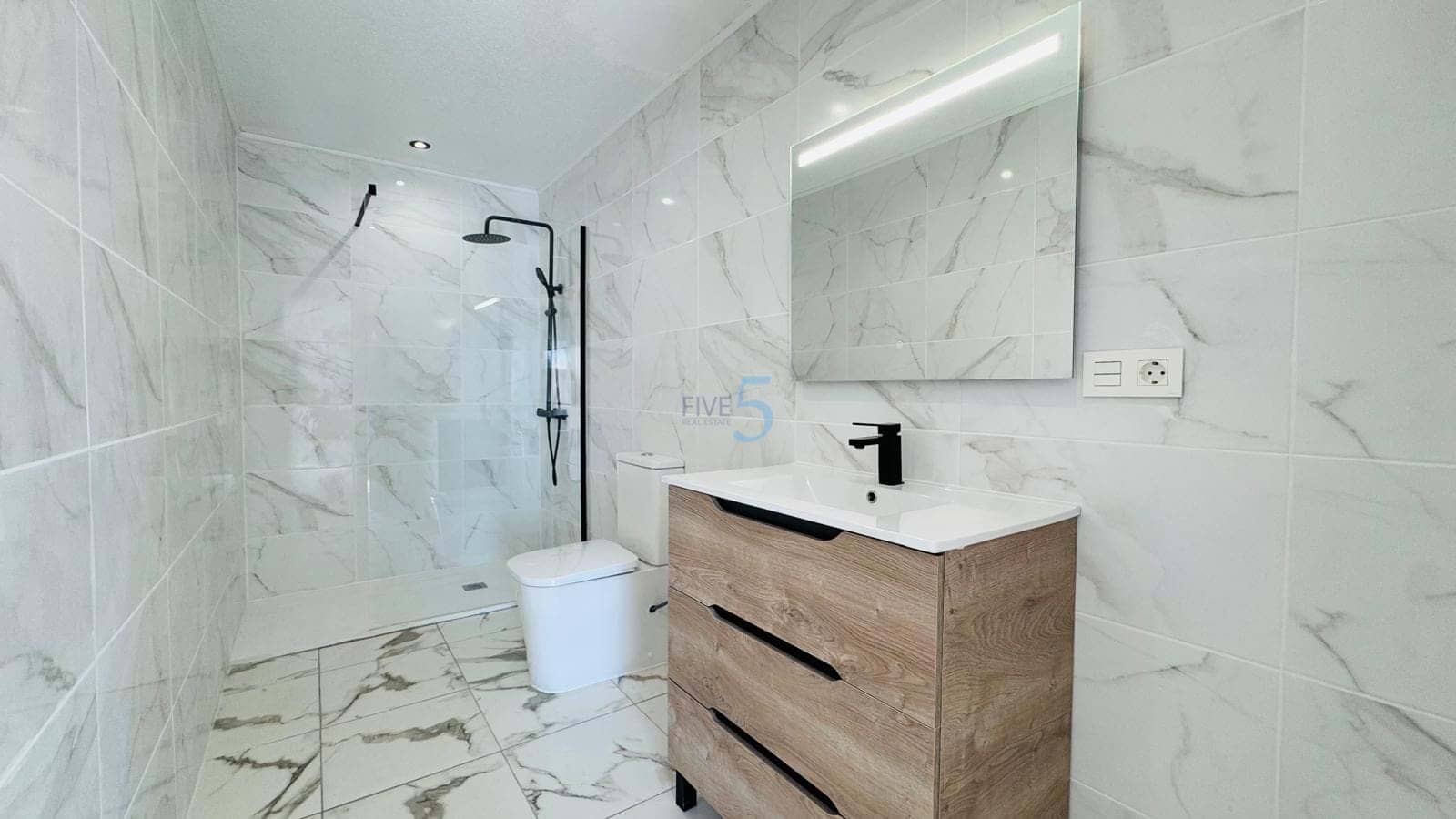 4 bedroom Villa for sale in Playa Flamenca with garage - € 509,000 (Ref: 9450021)