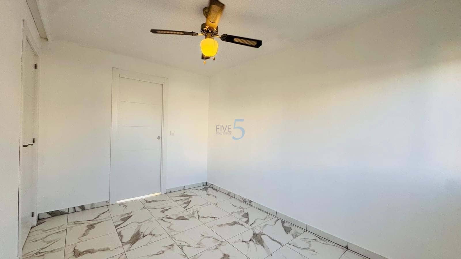 4 bedroom Villa for sale in Playa Flamenca with garage - € 509,000 (Ref: 9450021)