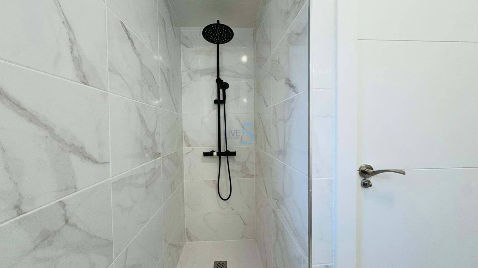 4 bedroom Villa for sale in Playa Flamenca with garage - € 509,000 (Ref: 9450021)