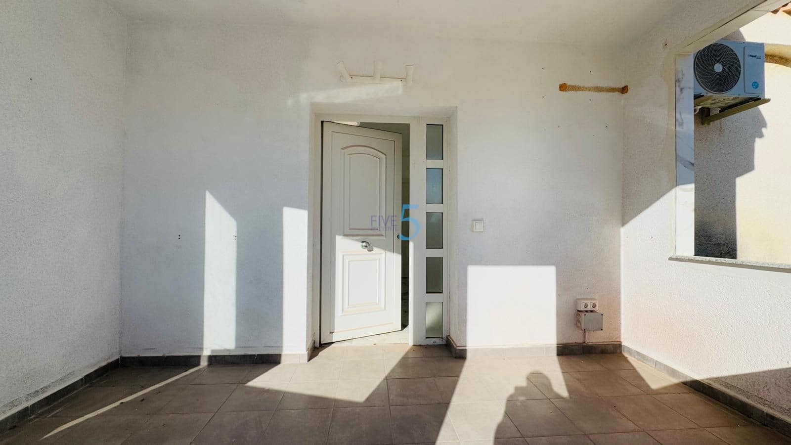 4 bedroom Villa for sale in Playa Flamenca with garage - € 509,000 (Ref: 9450021)