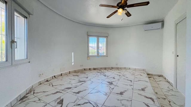 4 bedroom Villa for sale in Playa Flamenca, Orihuela with garage - € 509,000 (Ref: 9450021)