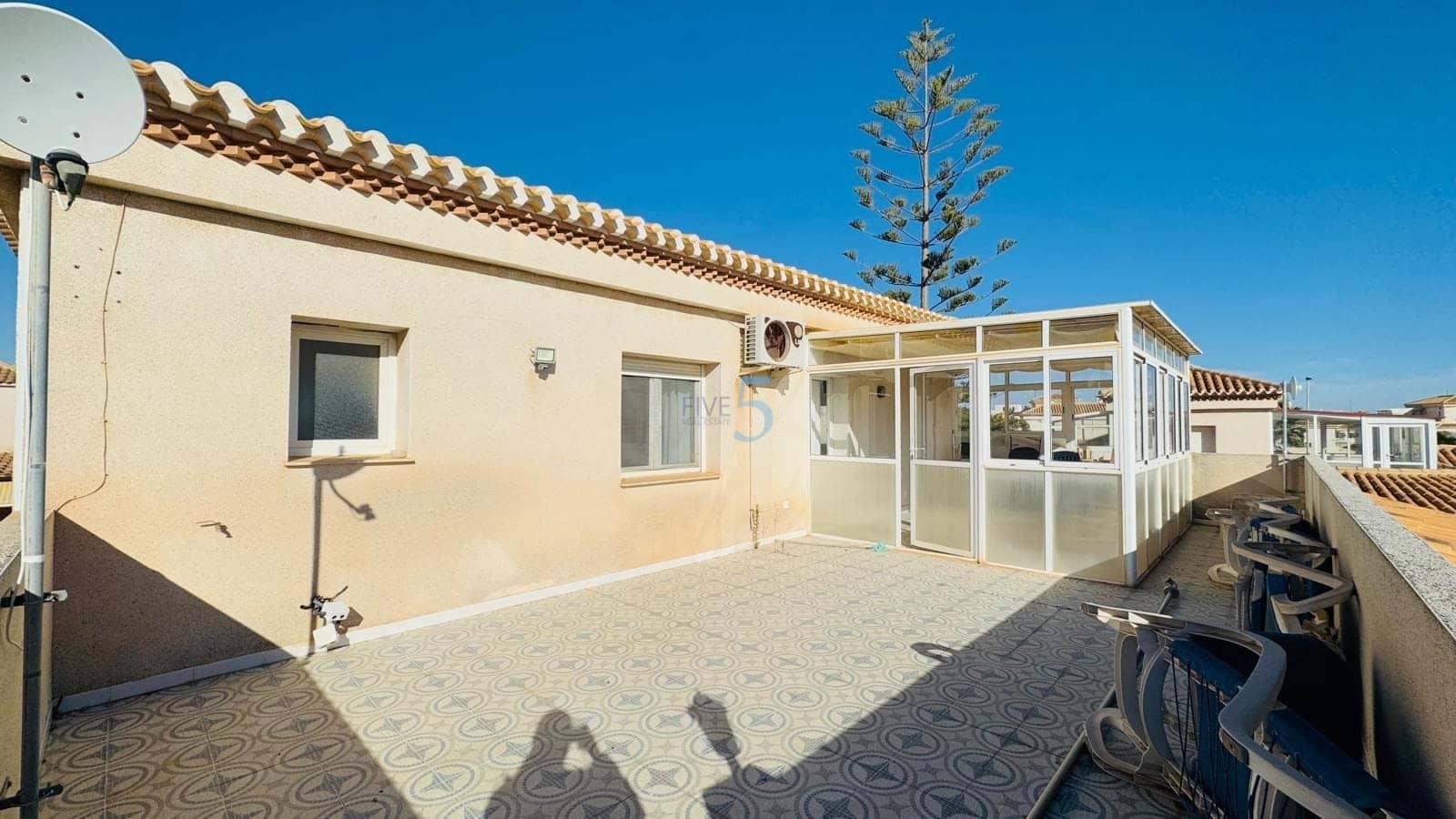 4 bedroom Villa for sale in Playa Flamenca with garage - € 509,000 (Ref: 9450021)
