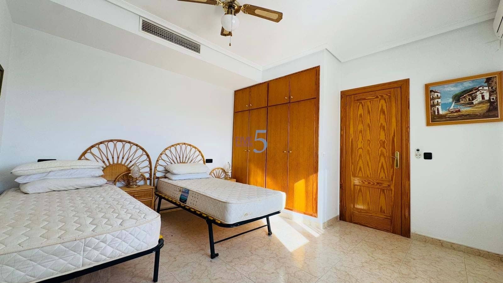 4 bedroom Villa for sale in Playa Flamenca with garage - € 509,000 (Ref: 9450021)