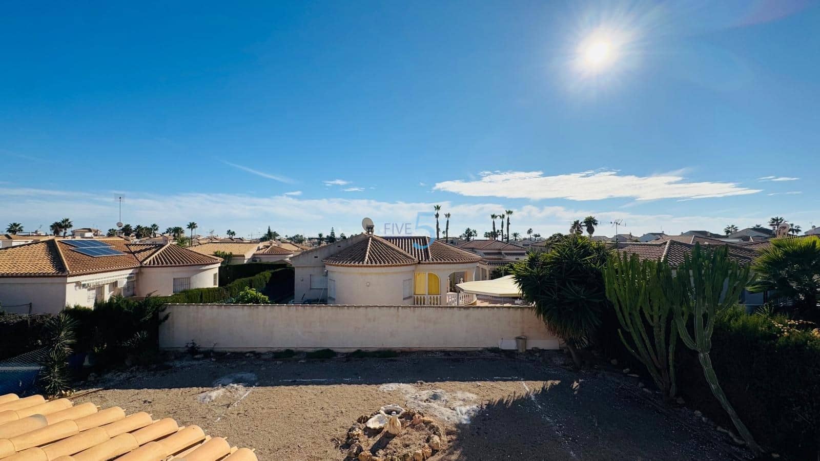 4 bedroom Villa for sale in Playa Flamenca with garage - € 509,000 (Ref: 9450021)