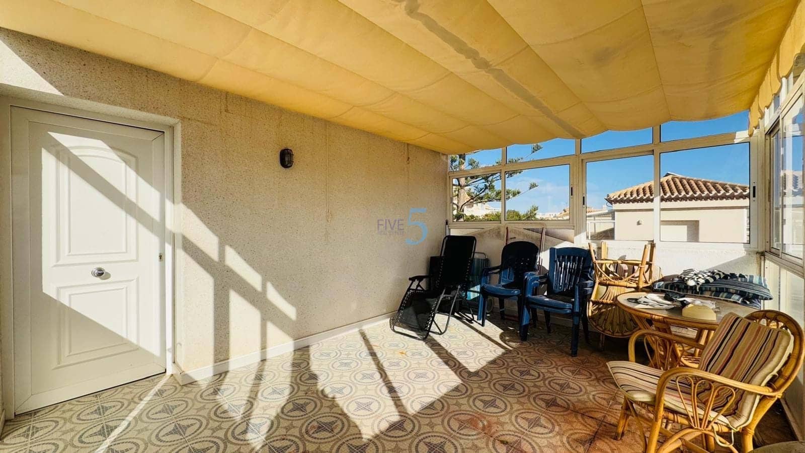 4 bedroom Villa for sale in Playa Flamenca with garage - € 509,000 (Ref: 9450021)