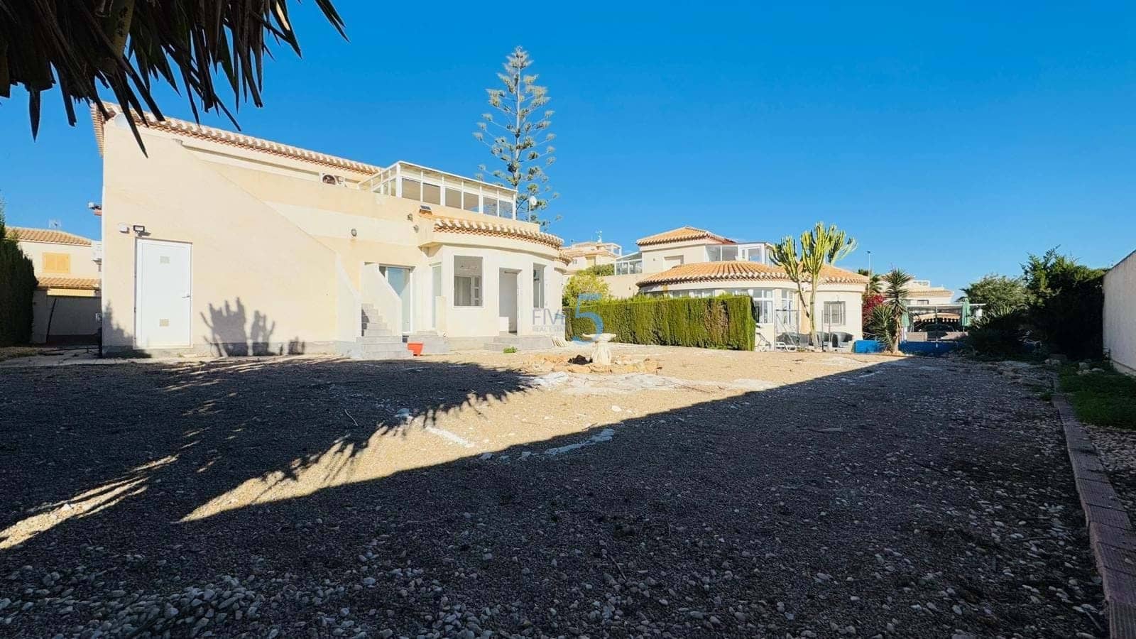 4 bedroom Villa for sale in Playa Flamenca with garage - € 509,000 (Ref: 9450021)