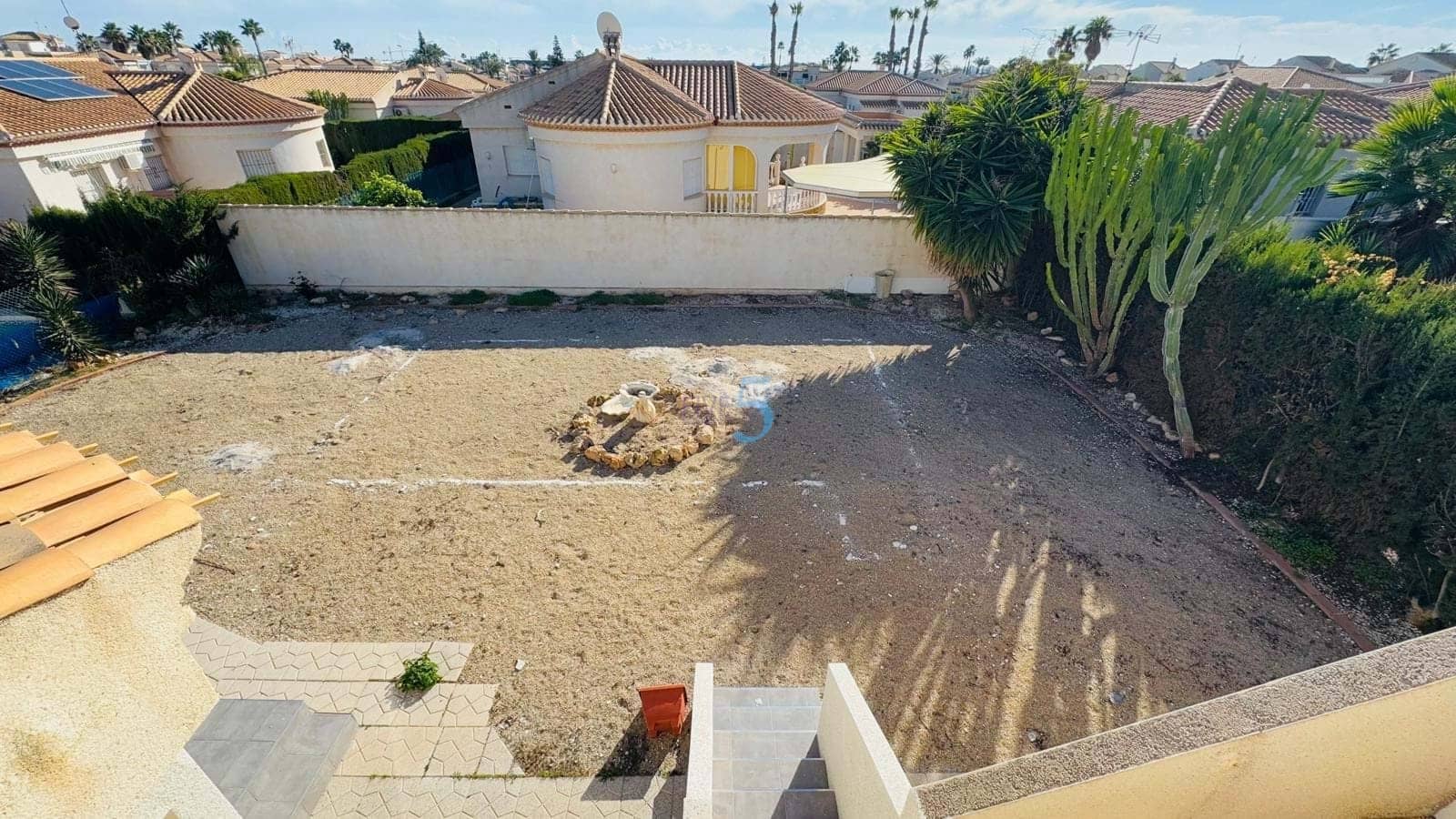 4 bedroom Villa for sale in Playa Flamenca with garage - € 509,000 (Ref: 9450021)