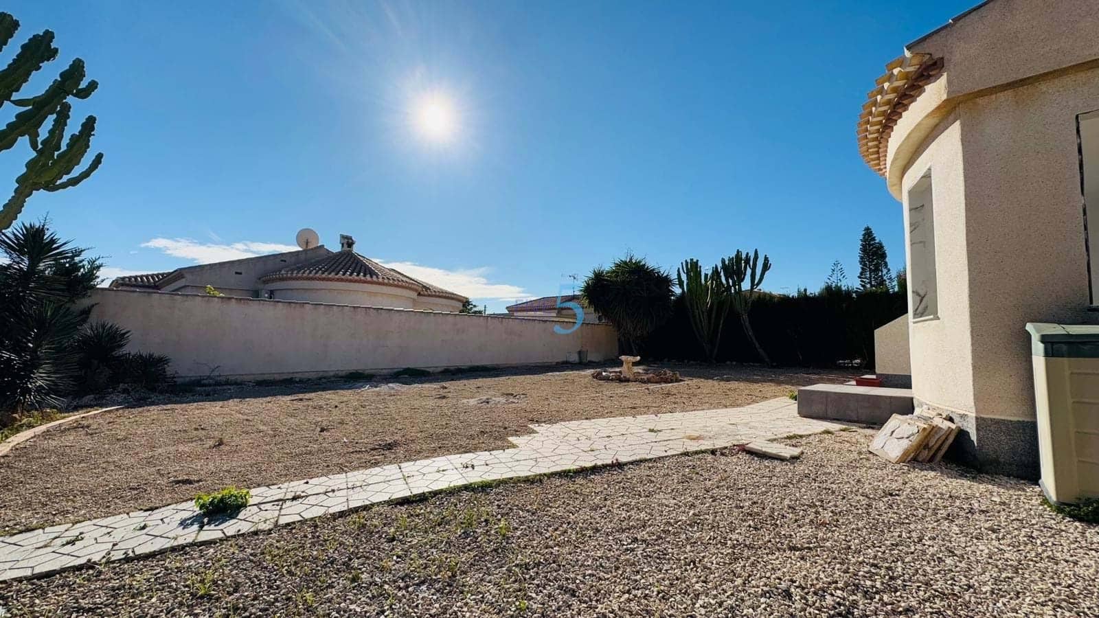 4 bedroom Villa for sale in Playa Flamenca with garage - € 509,000 (Ref: 9450021)