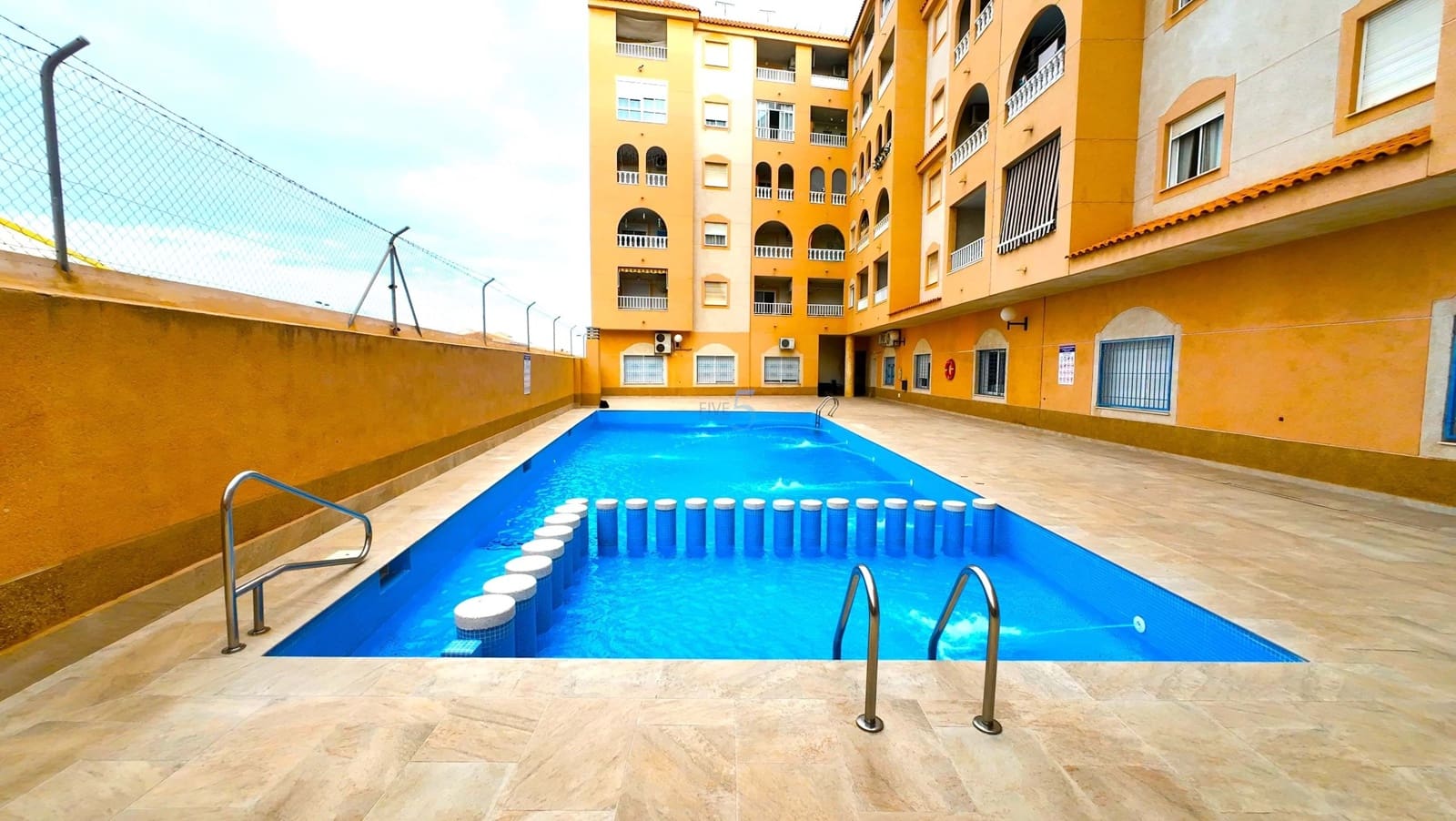 2 soverom Leilighet til salgs i Torrevieja med svømmebasseng - € 142 500 (Ref: 9451450)