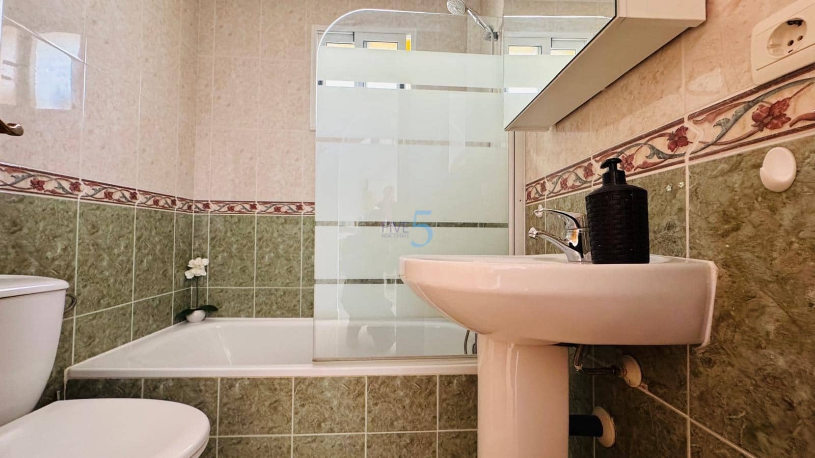 2 bedroom Apartment for sale in Playa Flamenca with pool - € 185,000 (Ref: 9451452)