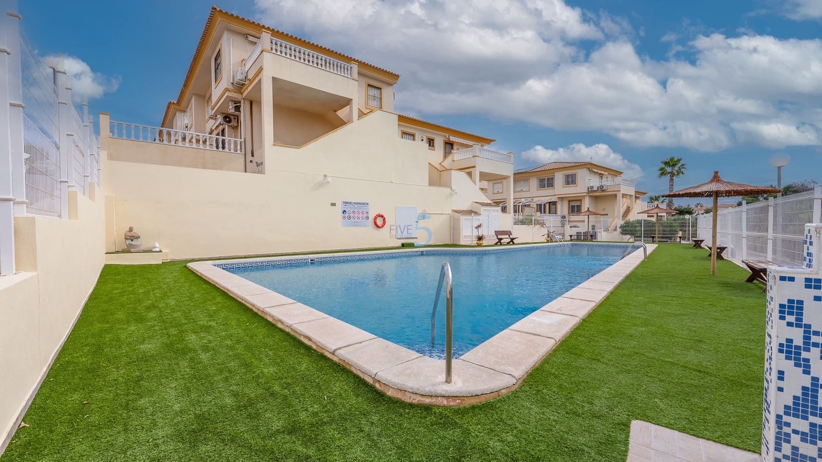 2 camera da letto Appartamento in vendita in Playa Flamenca con piscina - 185.000 € (Rif: 9451452)