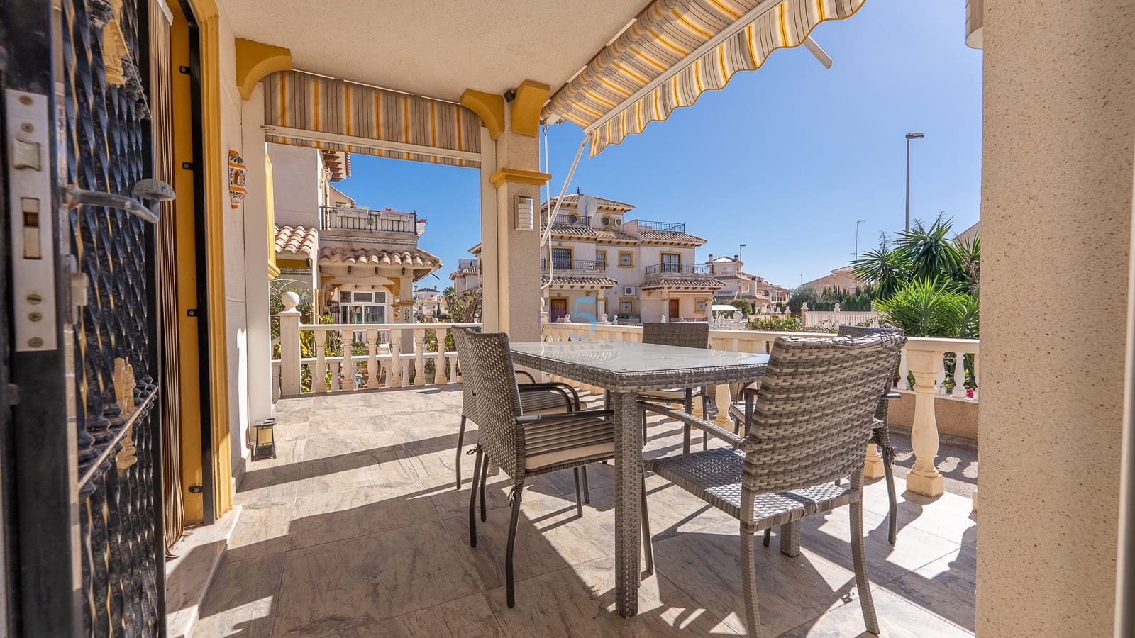 2 bedroom Villa for sale in La Zenia - € 240,000 (Ref: 9453582)