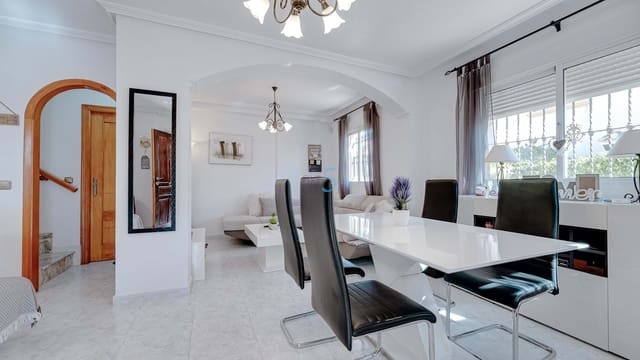 2 bedroom Villa for sale in La Zenia, Orihuela - € 240,000 (Ref: 9453582)