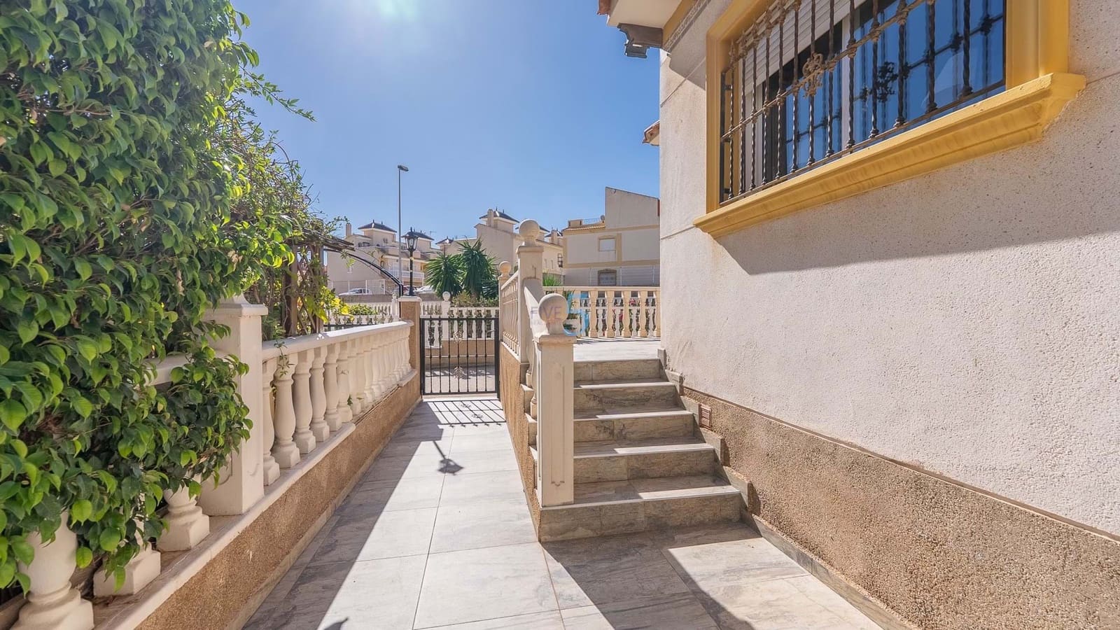 2 bedroom Villa for sale in La Zenia - € 240,000 (Ref: 9453582)