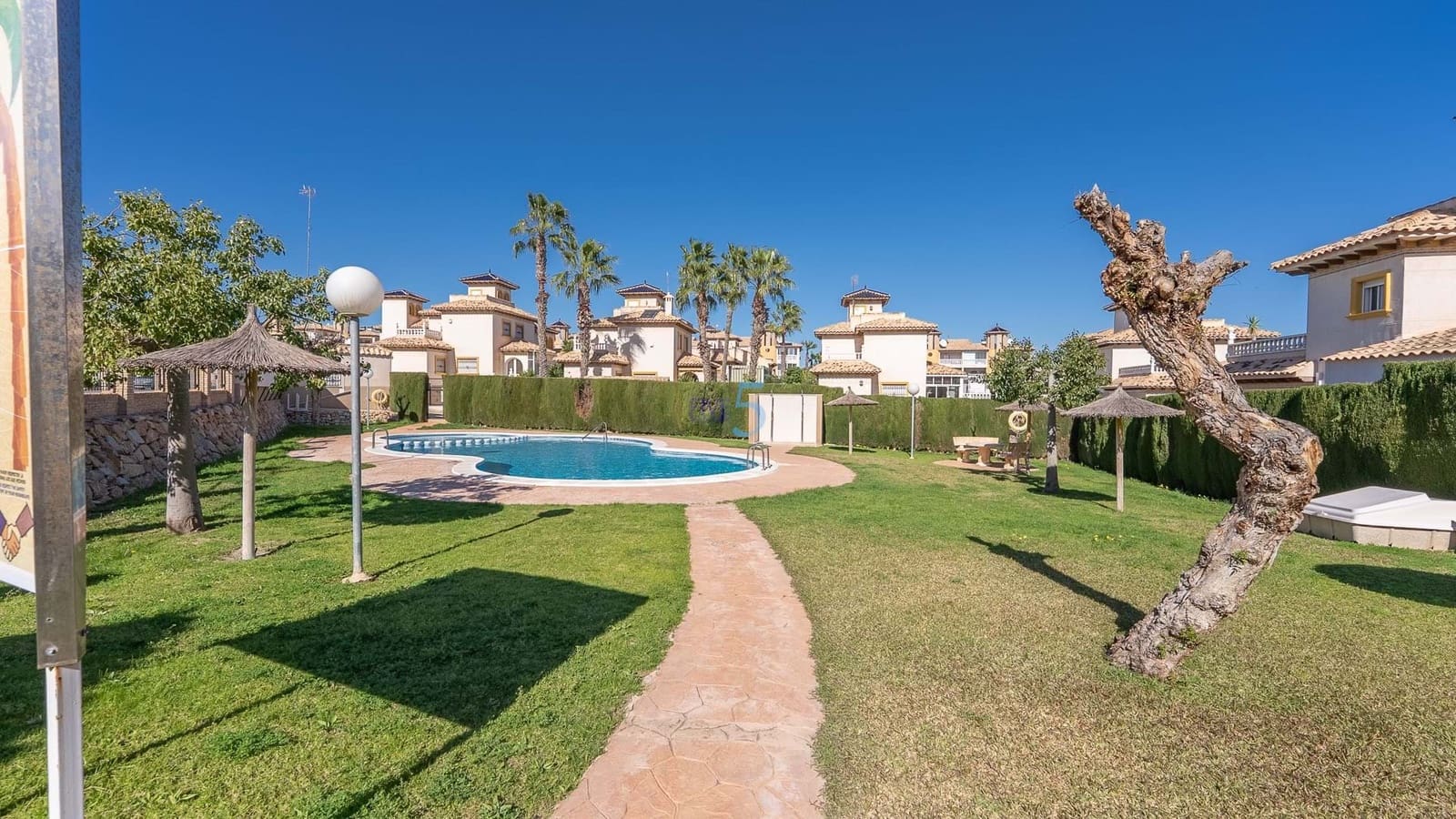 2 bedroom Villa for sale in La Zenia - € 240,000 (Ref: 9453582)