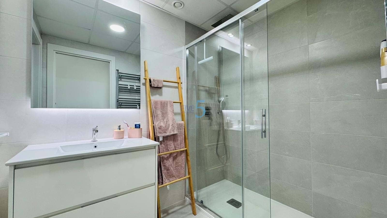 2 bedroom Apartment for sale in Playa Flamenca with pool garage - € 504,000 (Ref: 9459638)