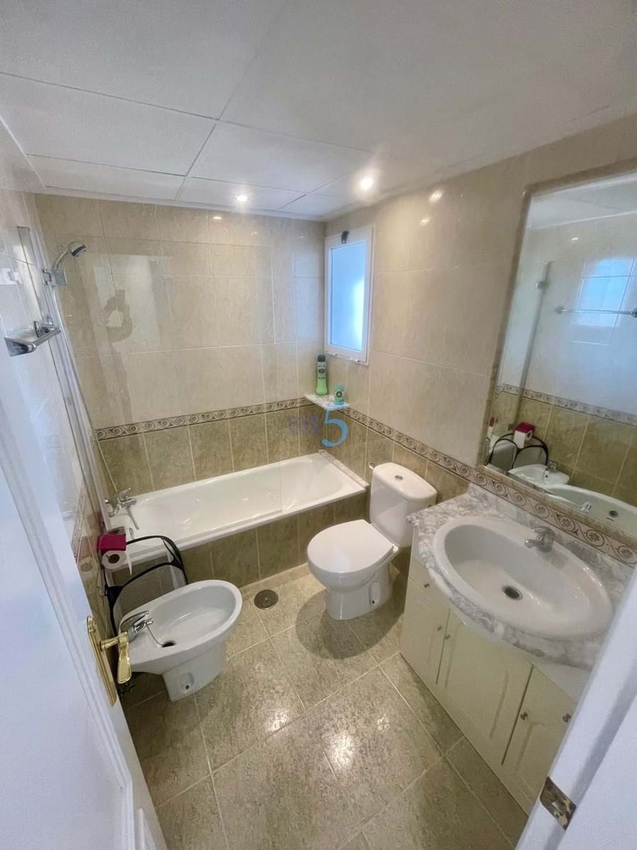 2 makuuhuone Huoneisto myytävänä paikassa Guardamar del Segura mukana uima-altaan 
autotalli - 150 000 € (Ref: 9471297)