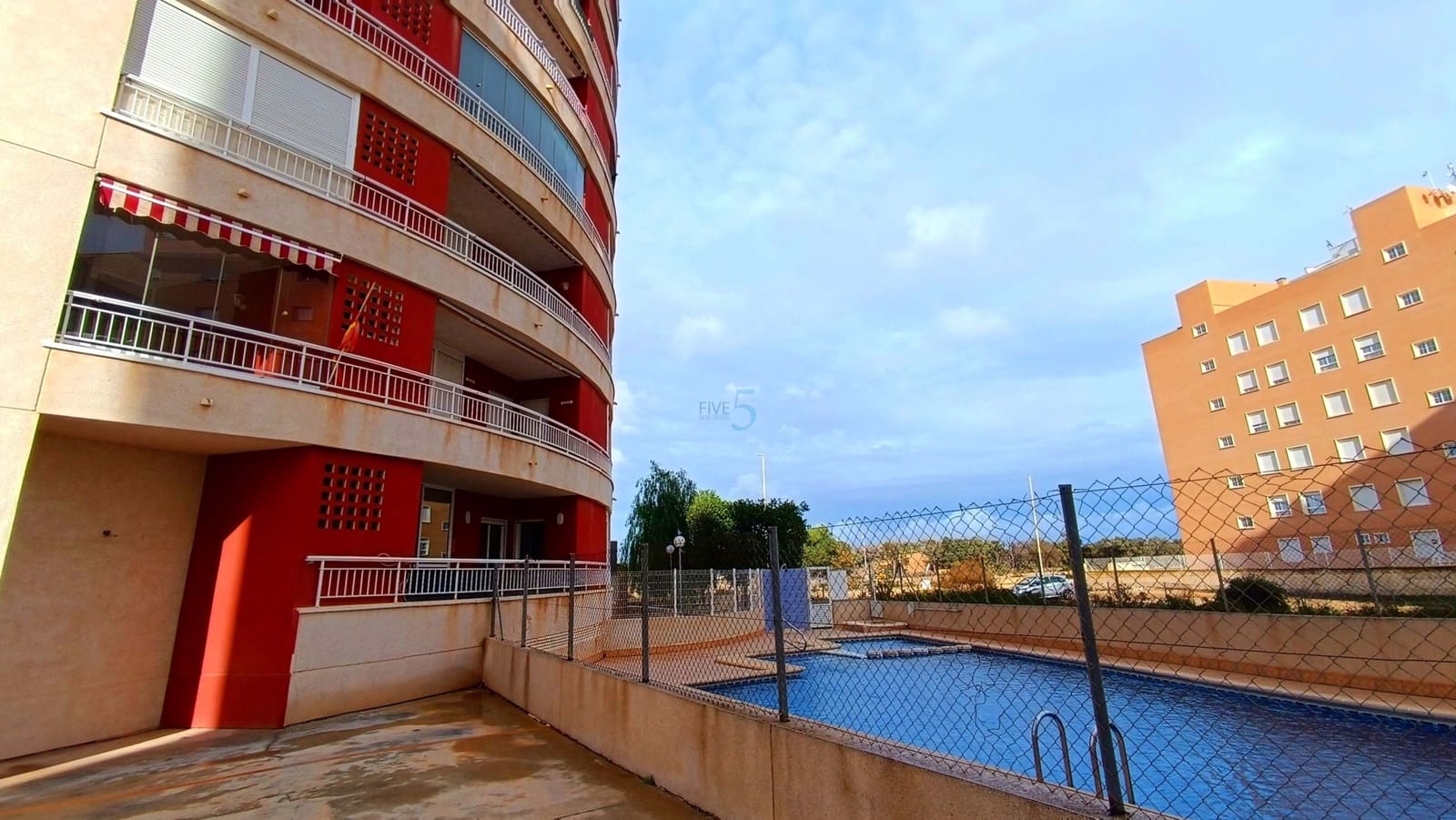 2 makuuhuone Huoneisto myytävänä paikassa Guardamar del Segura mukana uima-altaan 
autotalli - 150 000 € (Ref: 9471297)