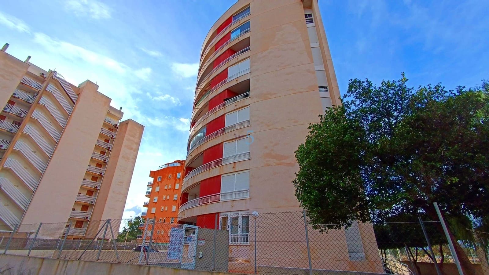 2 makuuhuone Huoneisto myytävänä paikassa Guardamar del Segura mukana uima-altaan 
autotalli - 150 000 € (Ref: 9471297)