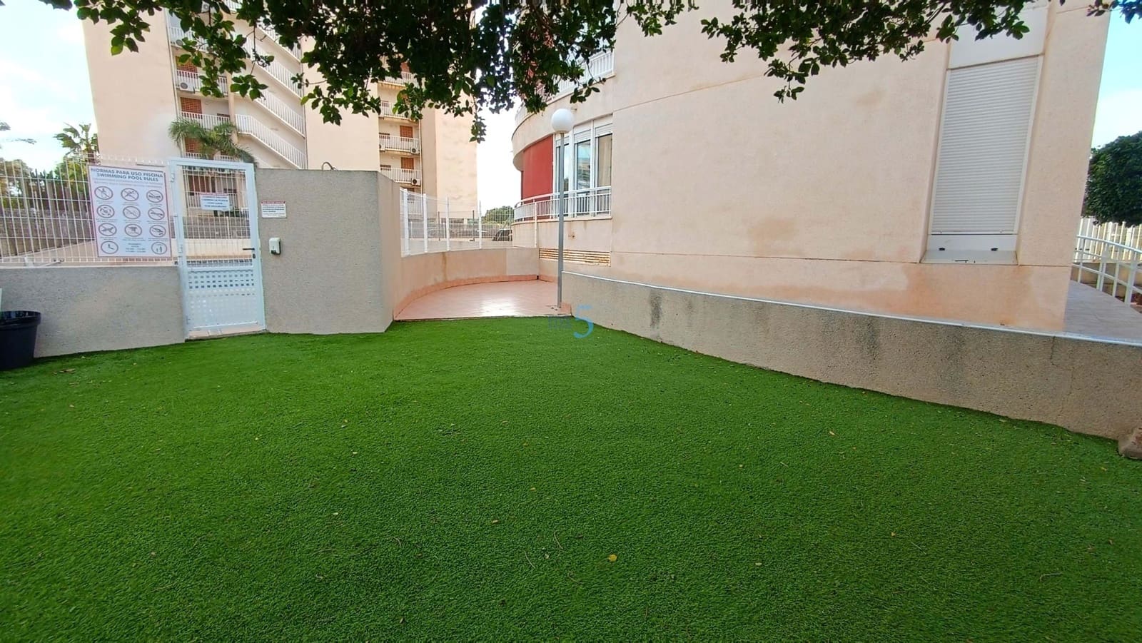 2 makuuhuone Huoneisto myytävänä paikassa Guardamar del Segura mukana uima-altaan 
autotalli - 150 000 € (Ref: 9471297)