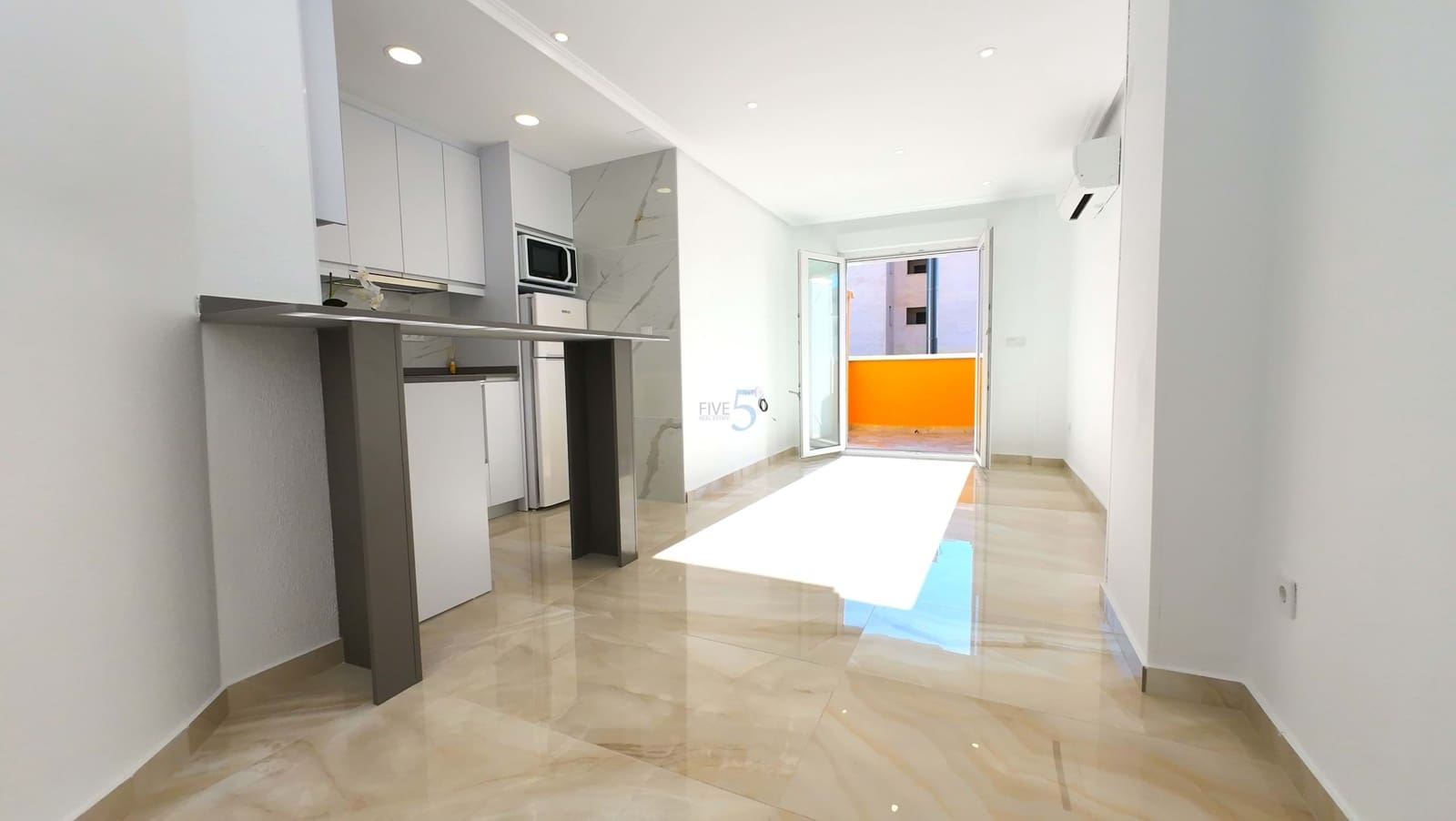 2 Zimmer Apartment zu verkaufen in Torrevieja mit Garage - 198.900 € (Ref: 9483944)