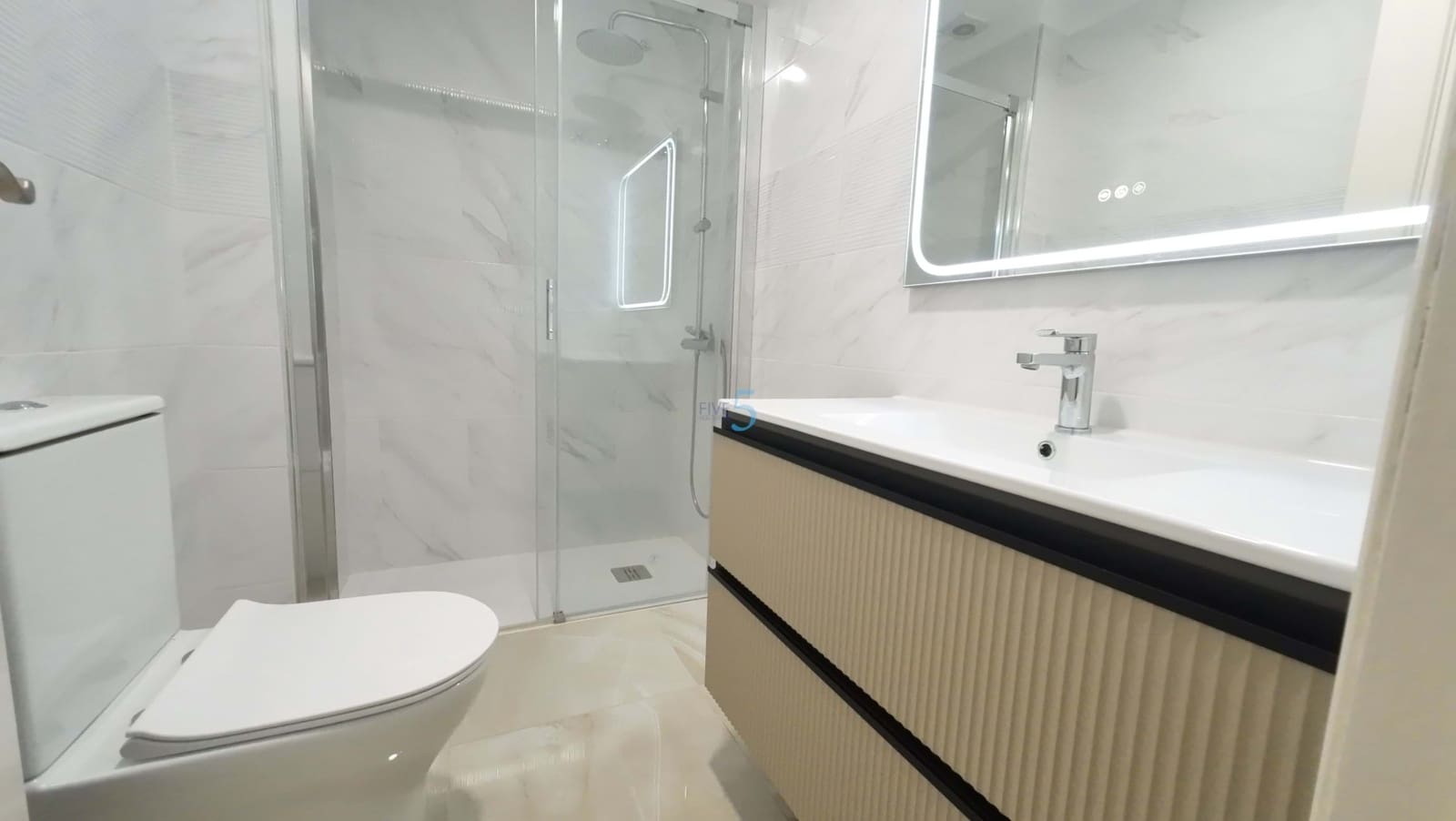 2 Zimmer Apartment zu verkaufen in Torrevieja mit Garage - 198.900 € (Ref: 9483944)