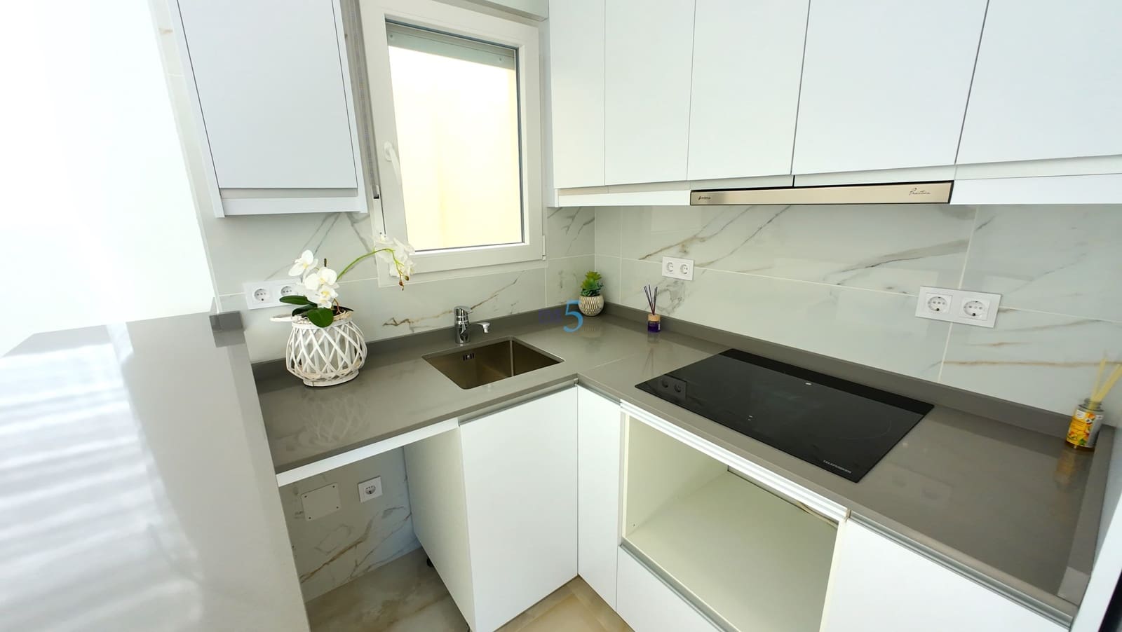 2 Zimmer Apartment zu verkaufen in Torrevieja mit Garage - 198.900 € (Ref: 9483944)