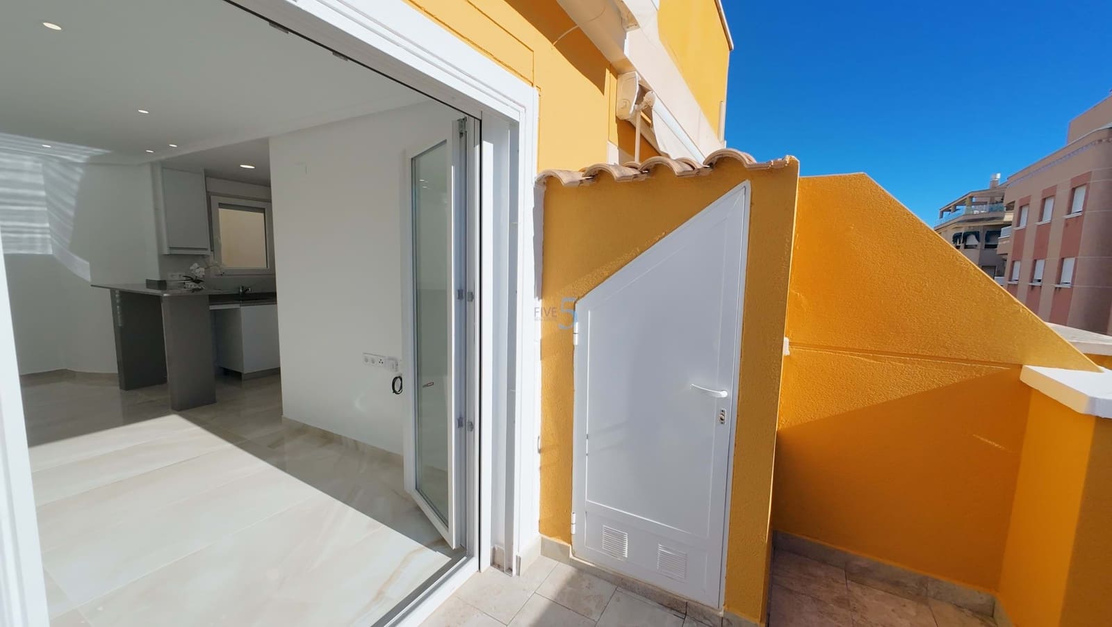2 Zimmer Apartment zu verkaufen in Torrevieja mit Garage - 198.900 € (Ref: 9483944)