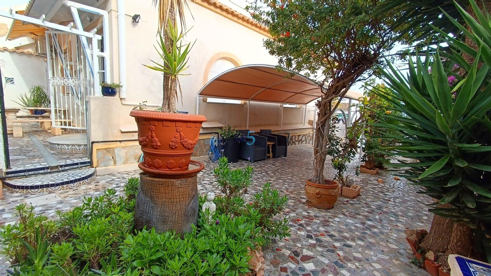 2 makuuhuone Huvila myytävänä paikassa Ciudad Quesada mukana uima-altaan - 165 000 € (Ref: 9484067)