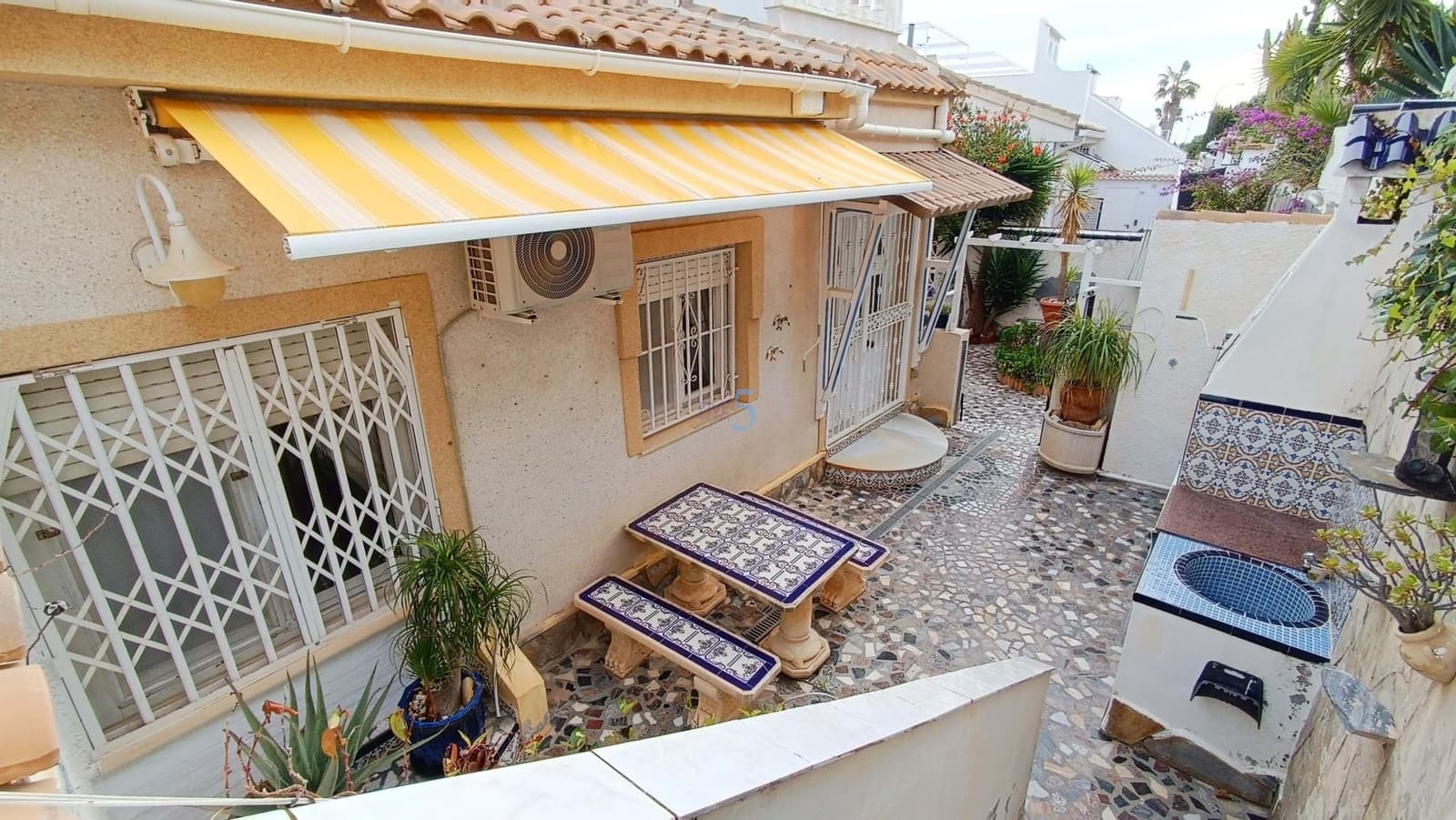 2 makuuhuone Huvila myytävänä paikassa Ciudad Quesada mukana uima-altaan - 165 000 € (Ref: 9484067)