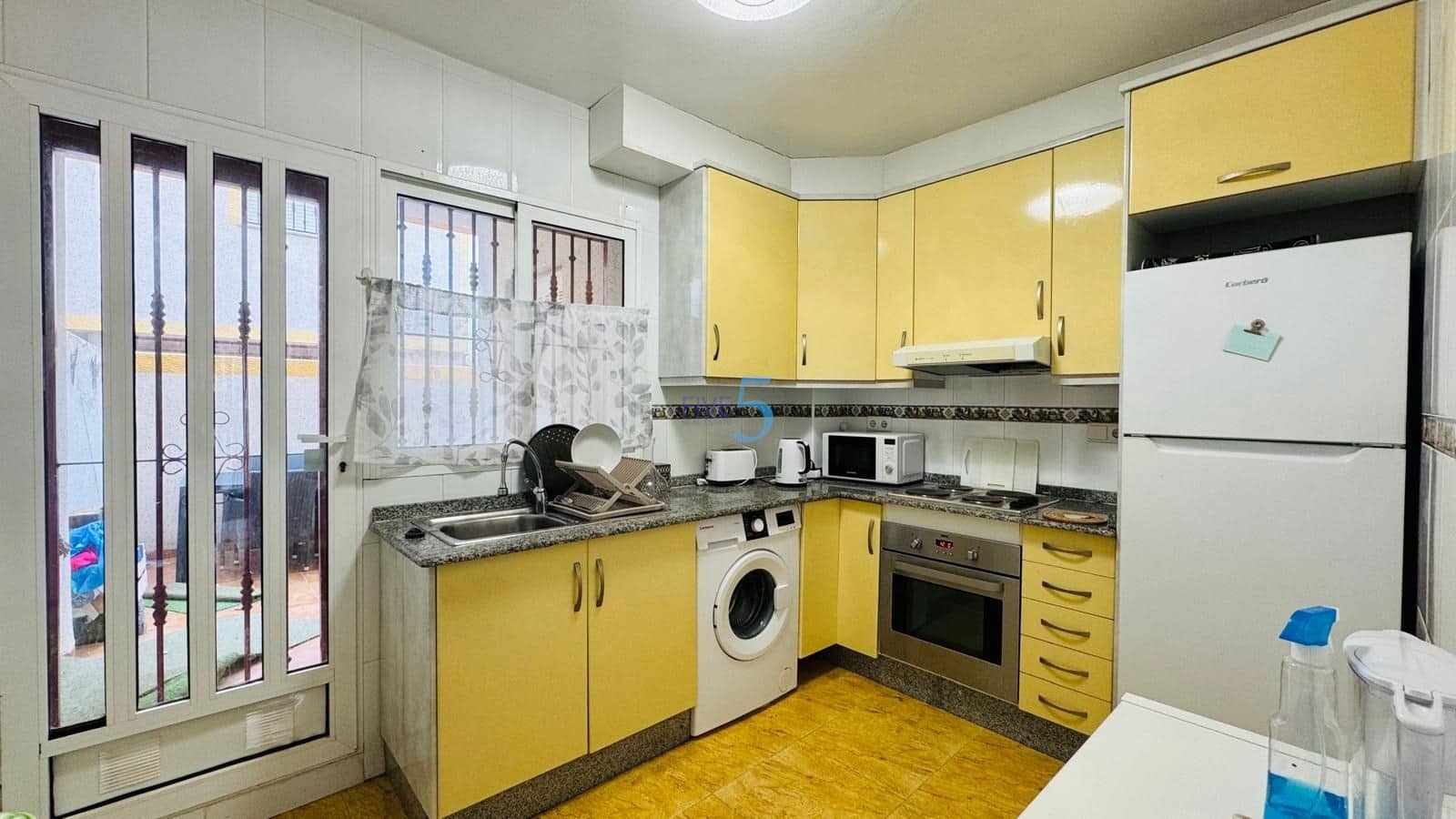 3 bedroom Townhouse for sale in La Florida with pool - € 189,000 (Ref: 9484965)