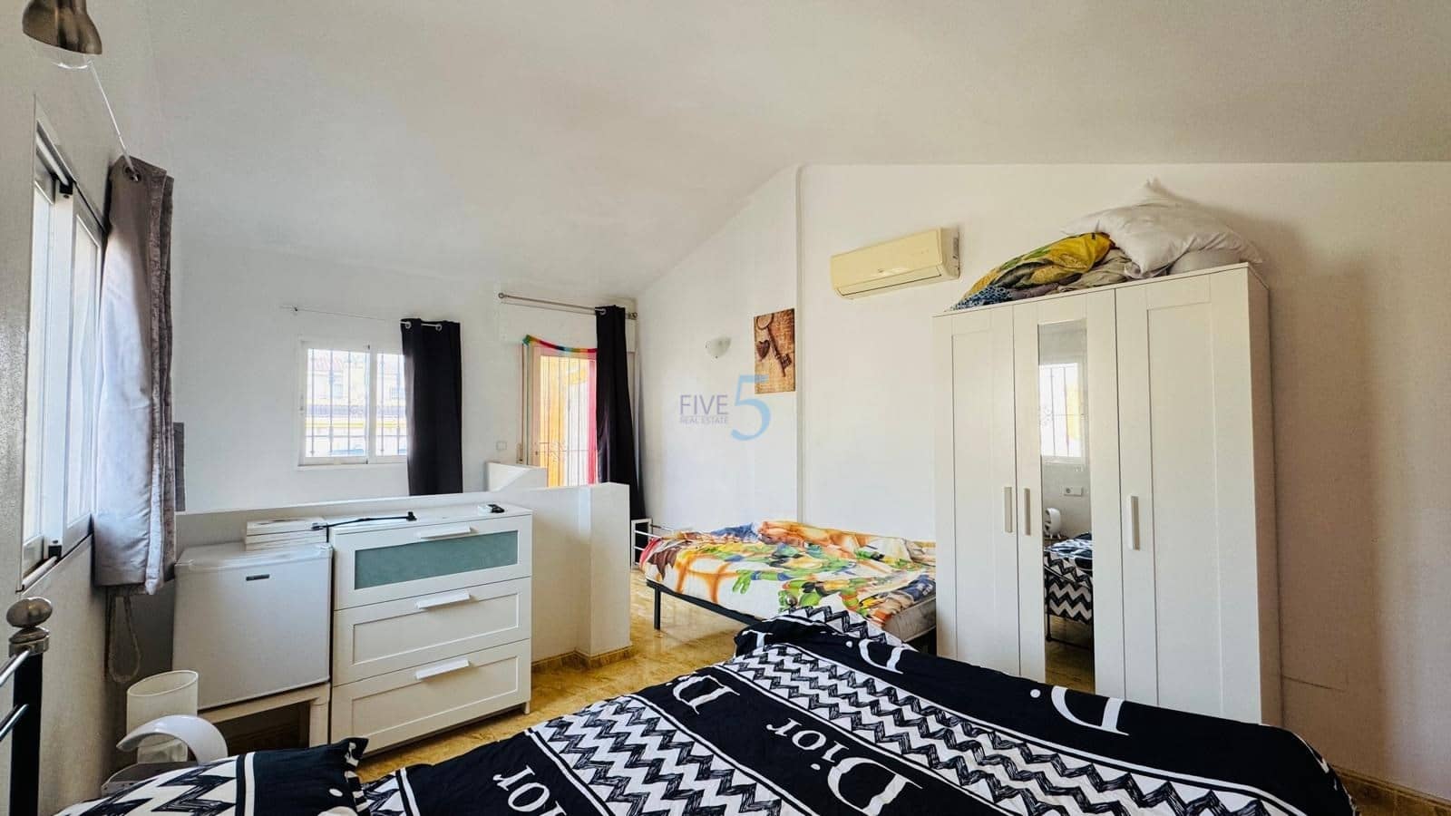 3 bedroom Townhouse for sale in La Florida with pool - € 189,000 (Ref: 9484965)