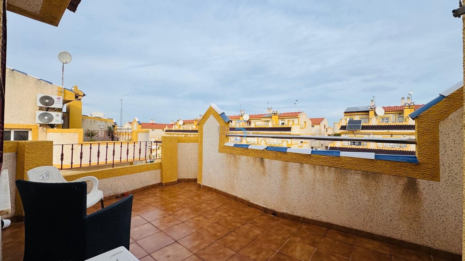 3 bedroom Townhouse for sale in La Florida with pool - € 189,000 (Ref: 9484965)