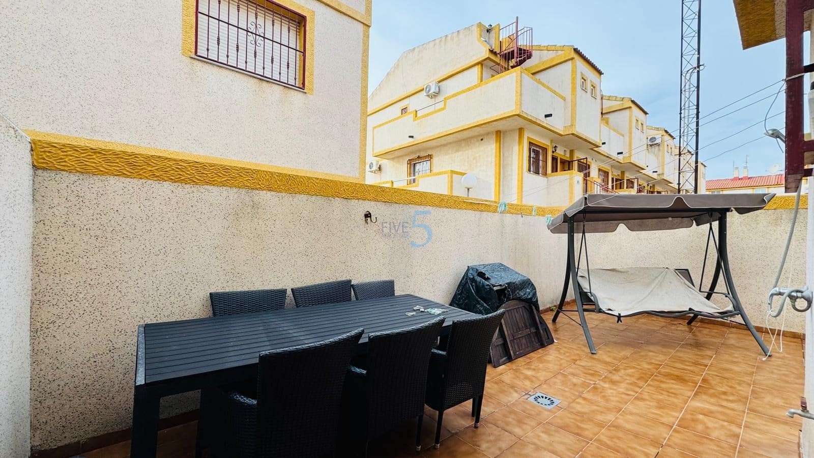 3 bedroom Townhouse for sale in La Florida with pool - € 189,000 (Ref: 9484965)