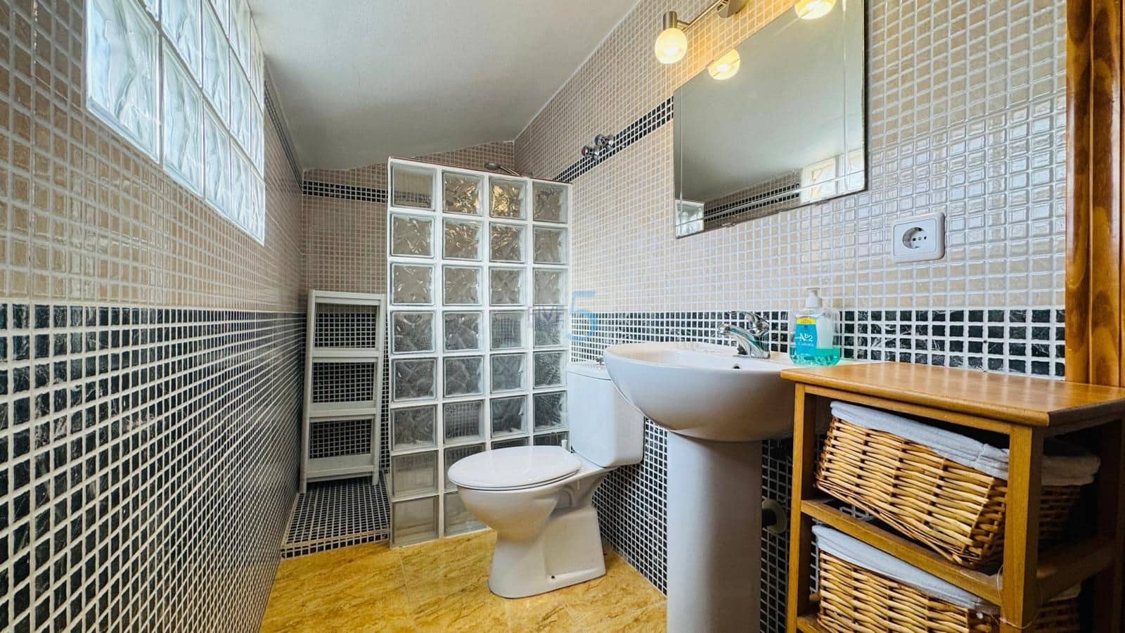 3 bedroom Townhouse for sale in La Florida with pool - € 189,000 (Ref: 9484965)