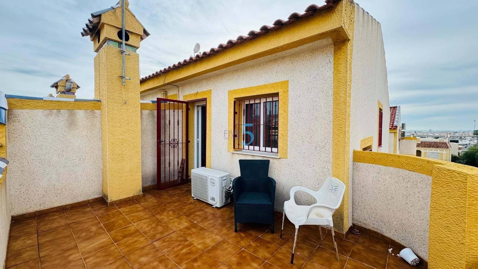 3 bedroom Townhouse for sale in La Florida with pool - € 189,000 (Ref: 9484965)