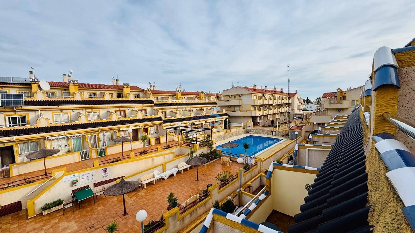 3 bedroom Townhouse for sale in La Florida with pool - € 189,000 (Ref: 9484965)