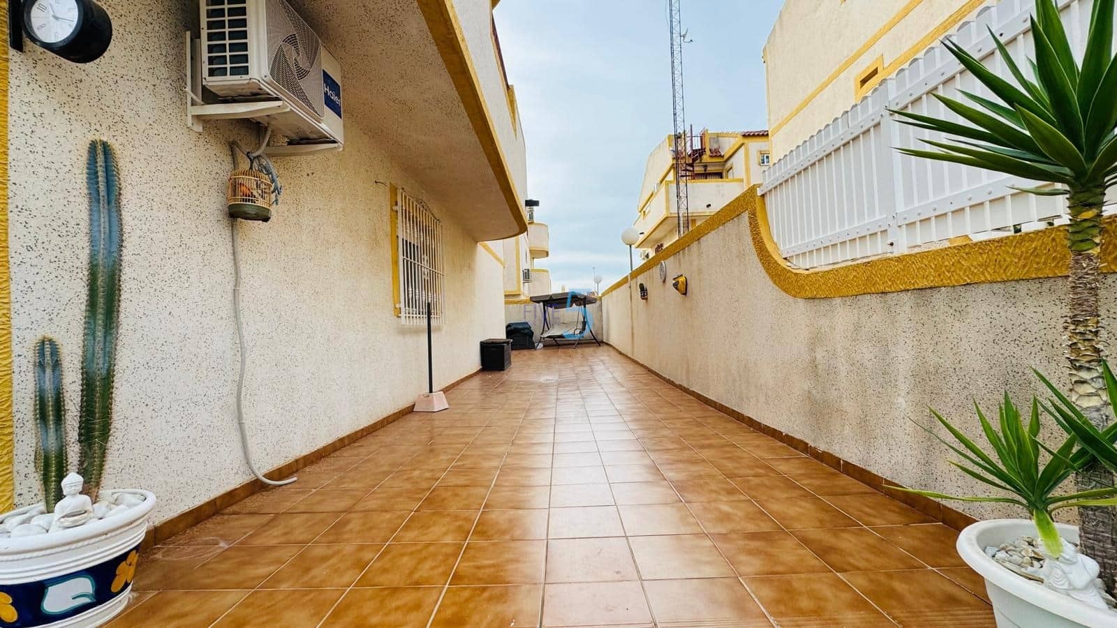 3 bedroom Townhouse for sale in La Florida with pool - € 189,000 (Ref: 9484965)